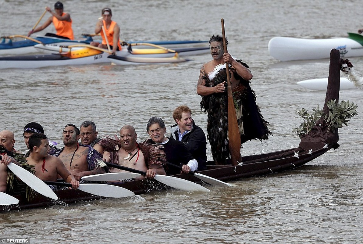 Hoang tu Harry vui cuoi voi tho dan New Zealand-Hinh-6